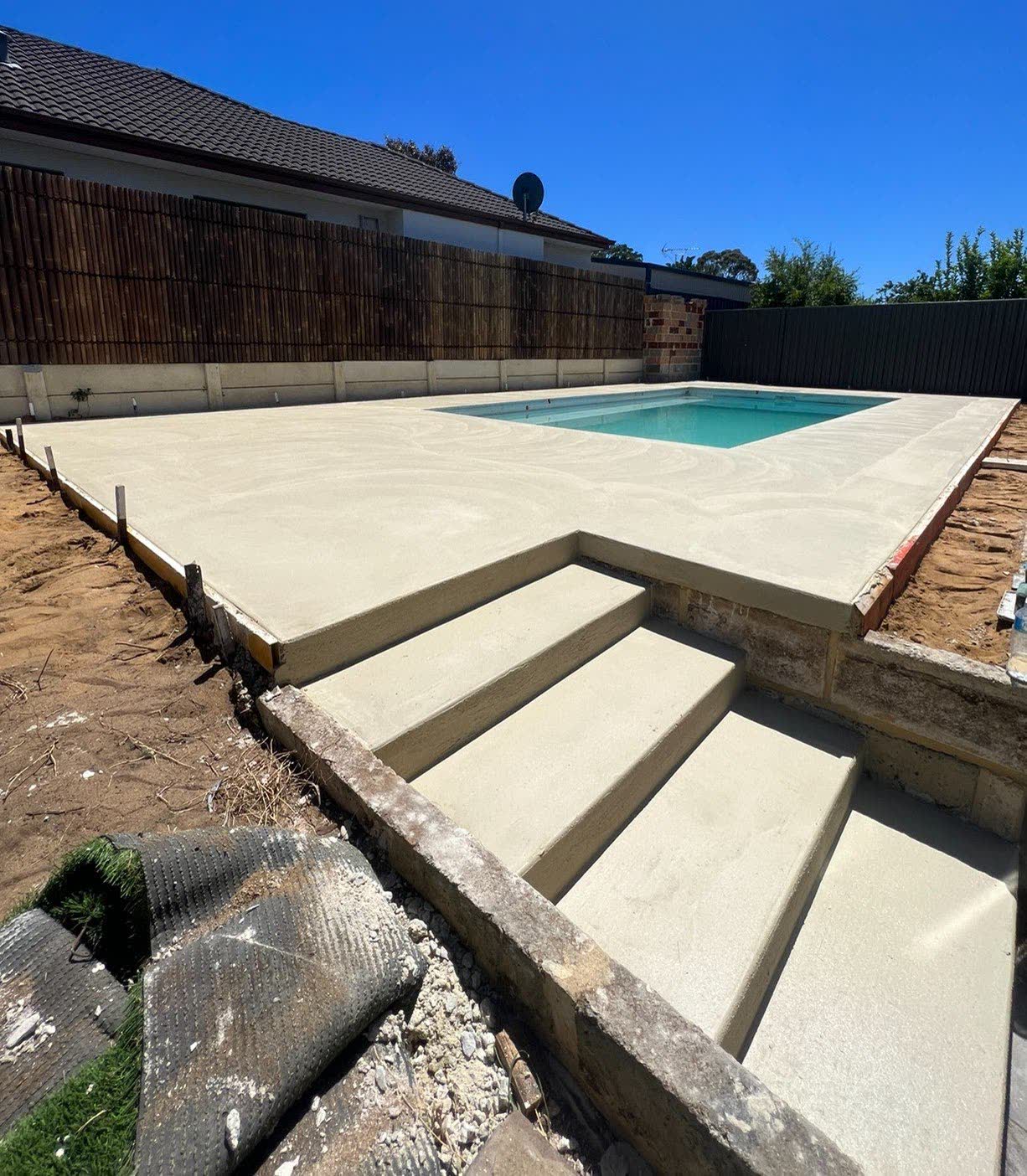 Liquid limestone pool surround